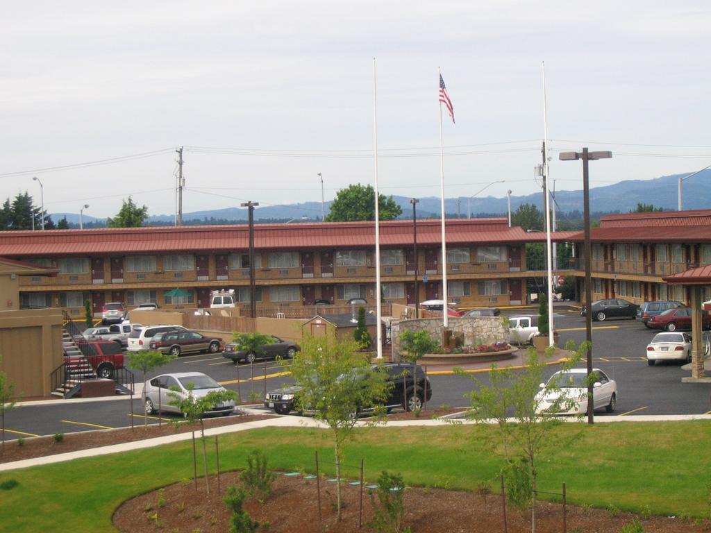 Rodeway Airport Hotel