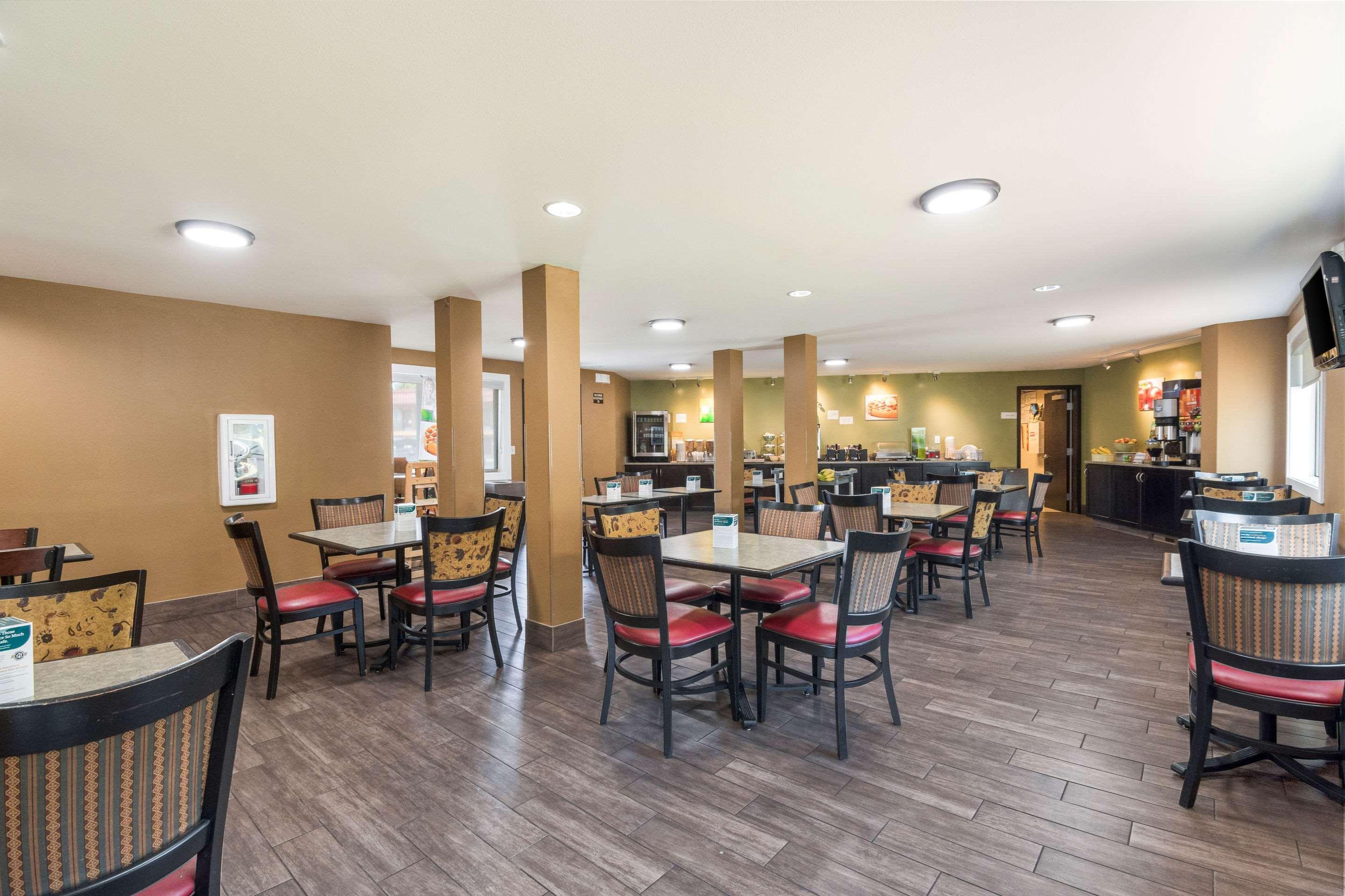 Rodeway Airport Hotel