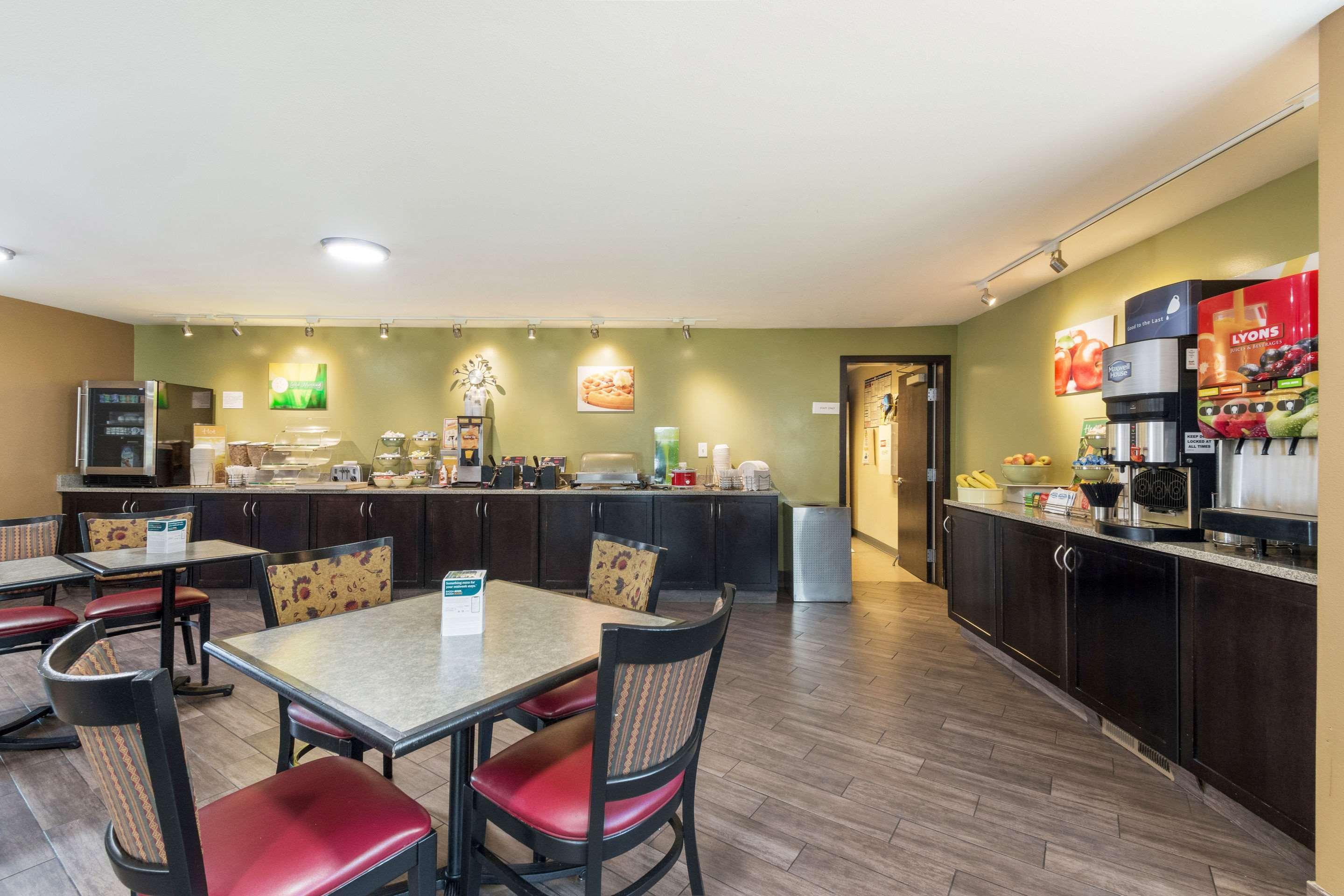 Rodeway Airport Hotel 2*
