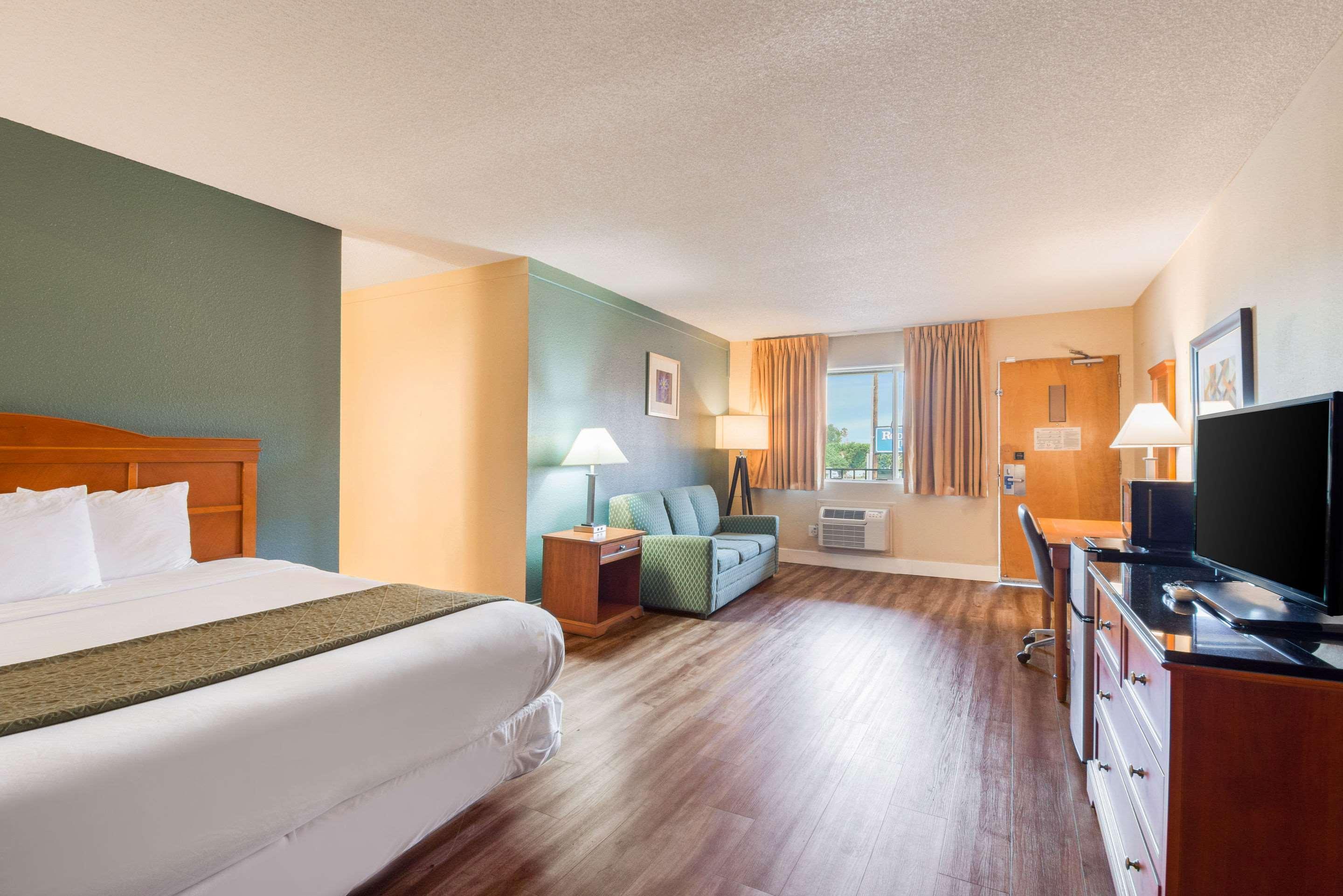 Rodeway Airport Hotel