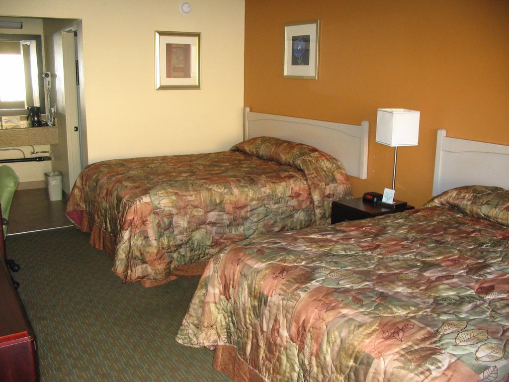Rodeway Airport Hotel