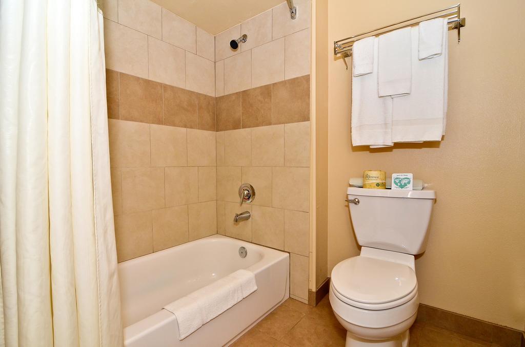 Rodeway Airport Hotel 2*