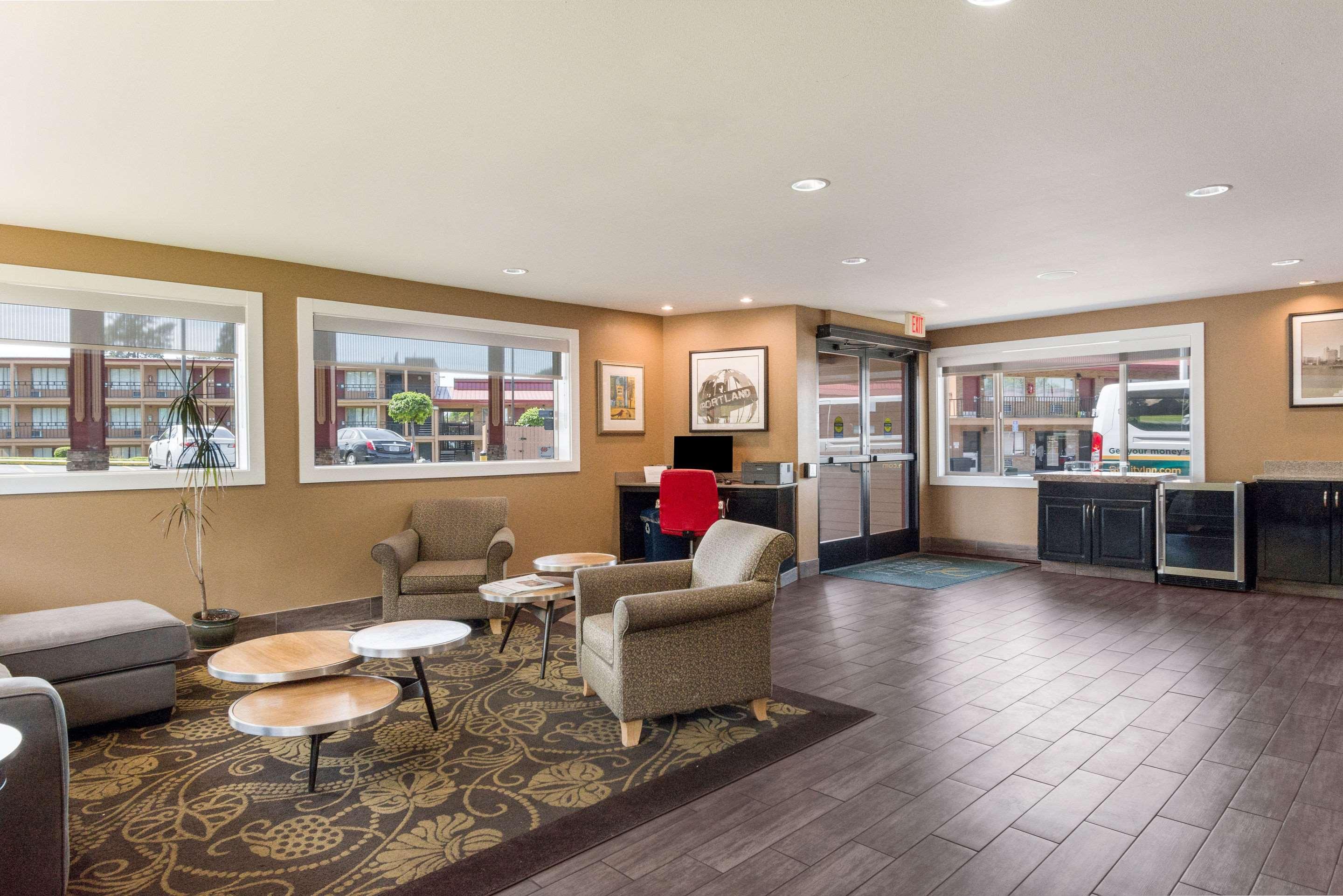 Rodeway Airport Hotel 2*
