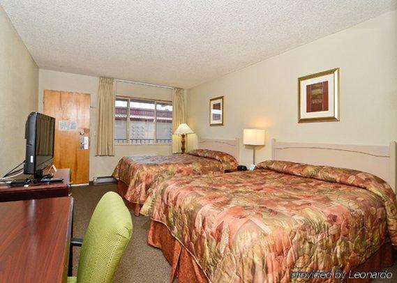 Hotel Rodeway Airport 2*