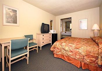 Rodeway Airport Hotel