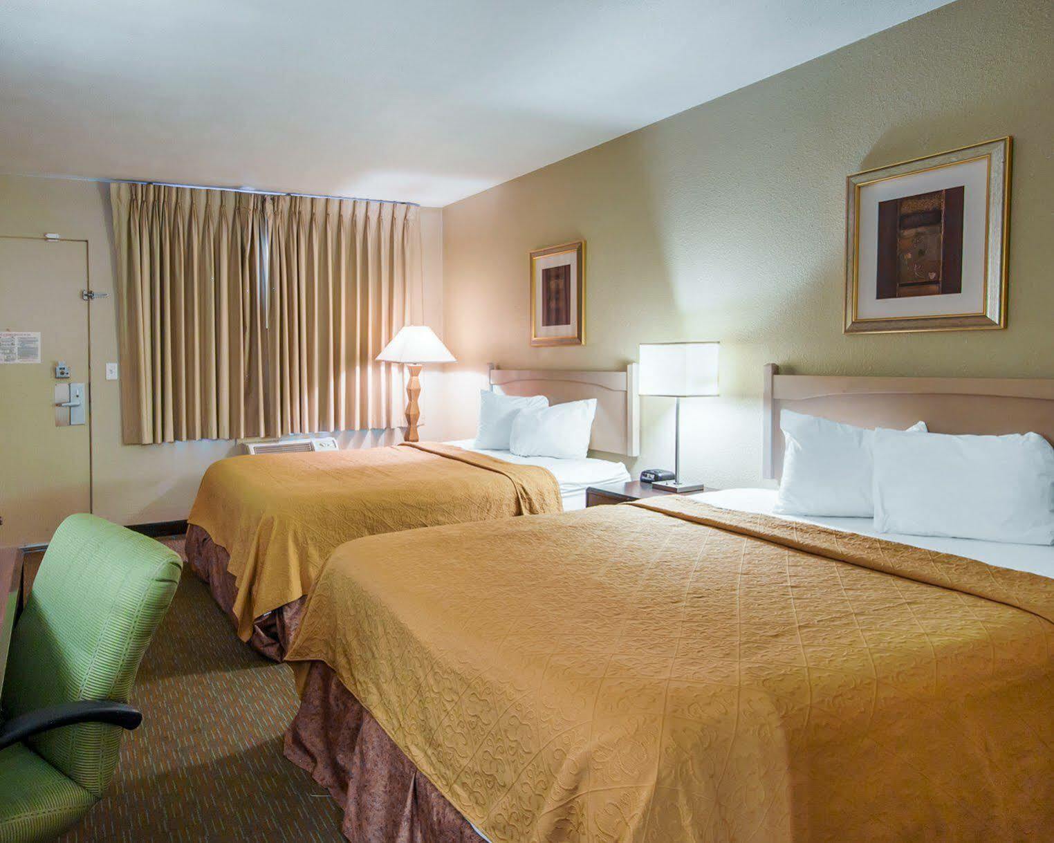 Hotel Rodeway Airport 2*